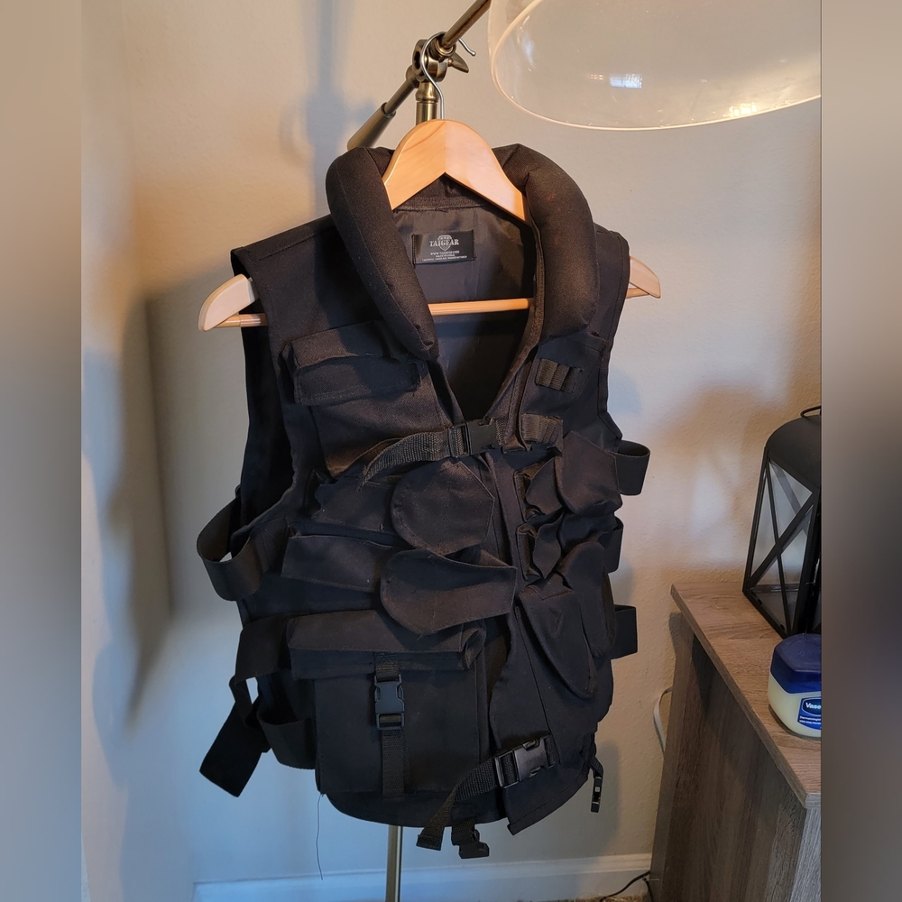 Tactical fishing vest